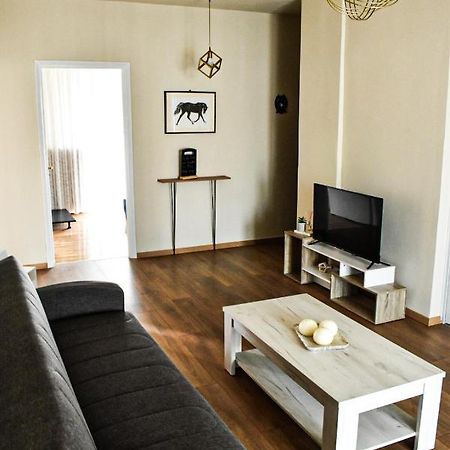 Nikis Apartment Larissa Buitenkant foto