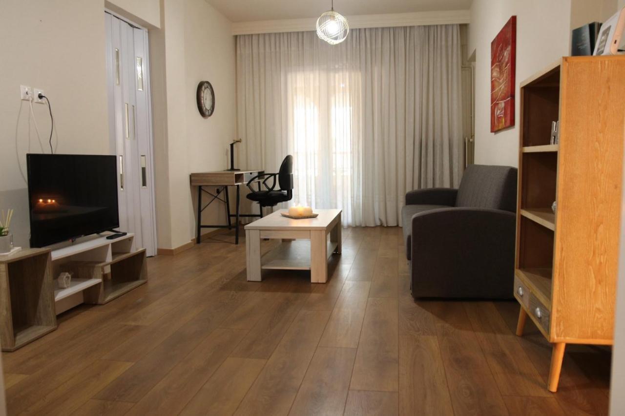 Nikis Apartment Larissa Buitenkant foto